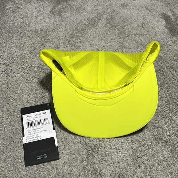 NEW Arc’teryx Logo Trucker Hat Flat Brim Sprint Yellow - Picture 2 of 2